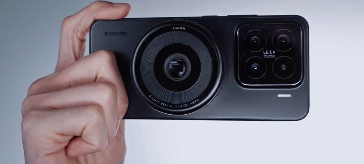 Xiaomi Unveils Modular Magnetic Lens That Turns Smartphones Into Digital Cameras at MWC